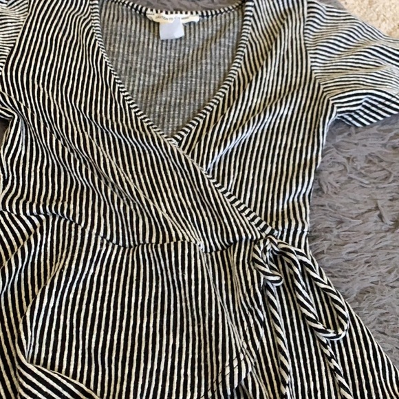Size Small Caution To The Wind Striped Wrap Top - Picture 2 of 4